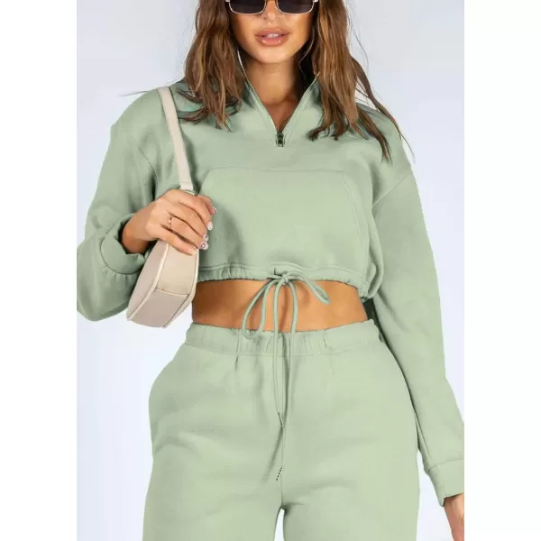 chouyatou Womens 2 Piece Outfits Sweatsuits Crop Stand Collar Sweatshirt Tapered Leg Pant SetsGreen