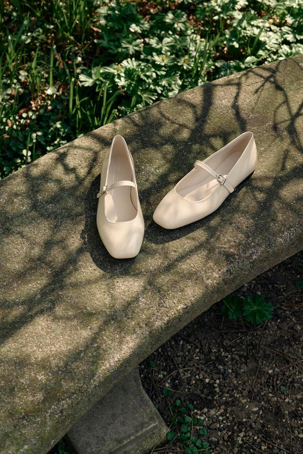 imageECCO Womens Margot Mary Jane BallerinaLimestone Patent