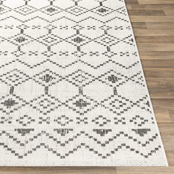 Artistic Weavers Orlando Bohemian Outdoor Area Rug53 x 77White53 x 77 White