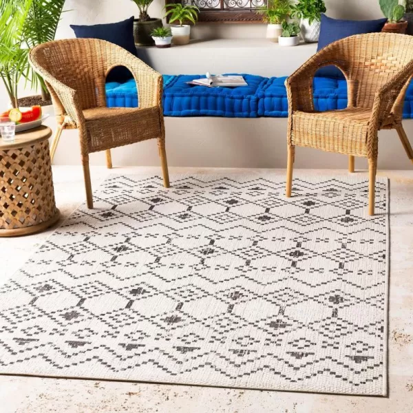 Artistic Weavers Orlando Bohemian Outdoor Area Rug53 x 77White2 x 211 White