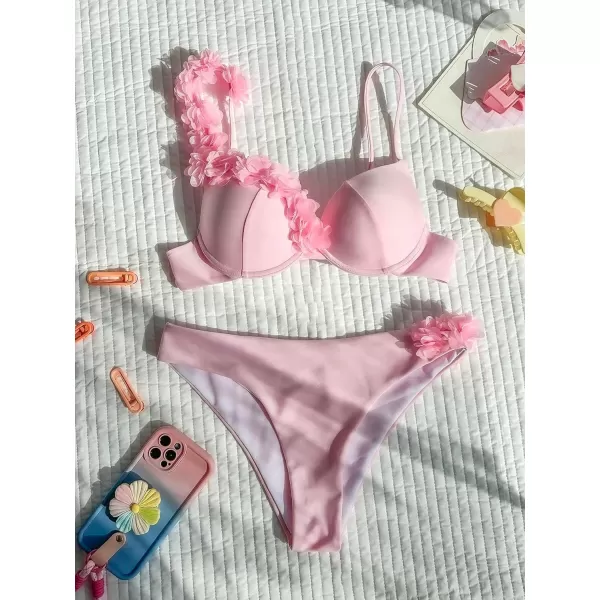 WDIRARA Women's 2 Piece Bikini Swimsuit Triangle Contrast Floral Appliques Cheeky String Sexy Bikini Sets