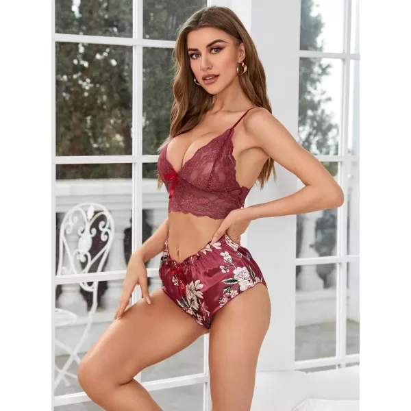 WDIRARA Women's 2Pcs Floral Lace Cami Top with Shorts Sleepwear Pajama Set