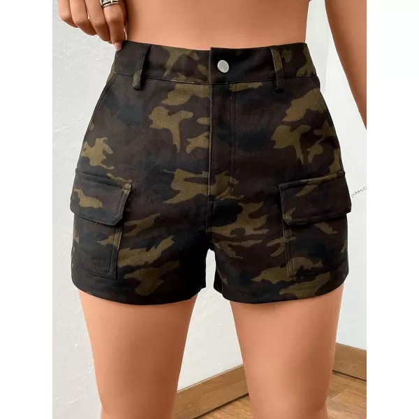 WDIRARA Women's Camo Print Button Pocket Crop Shorts Zipper Fly Straight Leg Shorts