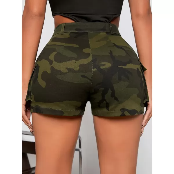 WDIRARA Women's Camo Print Button Pocket Crop Shorts Zipper Fly Straight Leg Shorts