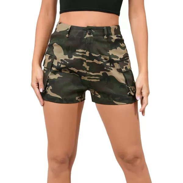 WDIRARA Women's Camo Print Button Pocket Crop Shorts Zipper Fly Straight Leg Shorts