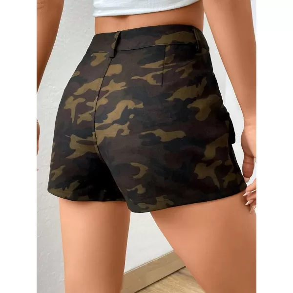WDIRARA Women's Camo Print Button Pocket Crop Shorts Zipper Fly Straight Leg Shorts