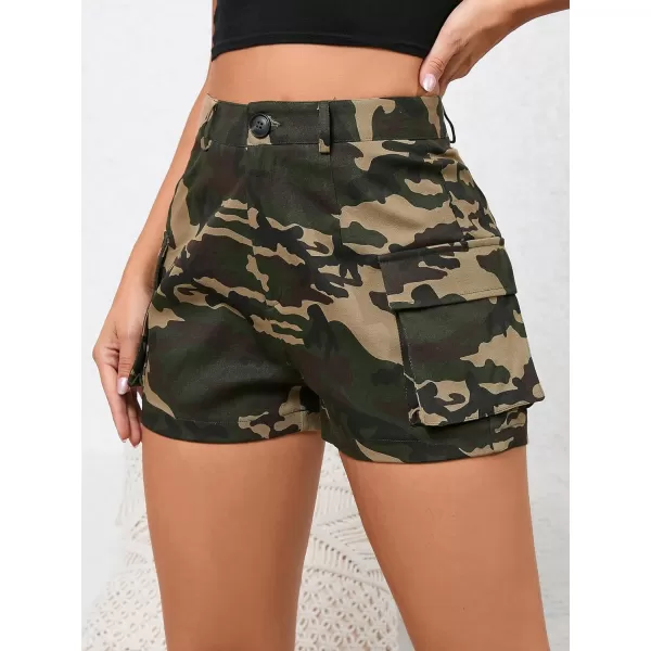 WDIRARA Women's Camo Print Button Pocket Crop Shorts Zipper Fly Straight Leg Shorts