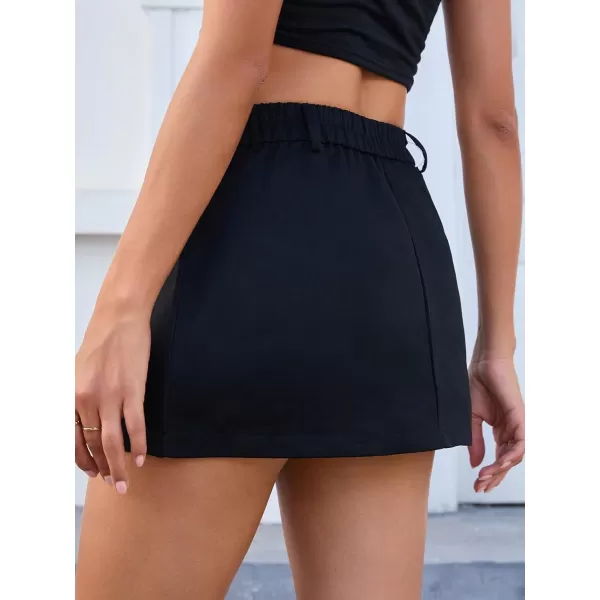 WDIRARA Women's Cargo Skirt Utility Asymmetrical Slit High Waist Wrap Mini Skirt with Buckle Black Plaid XS