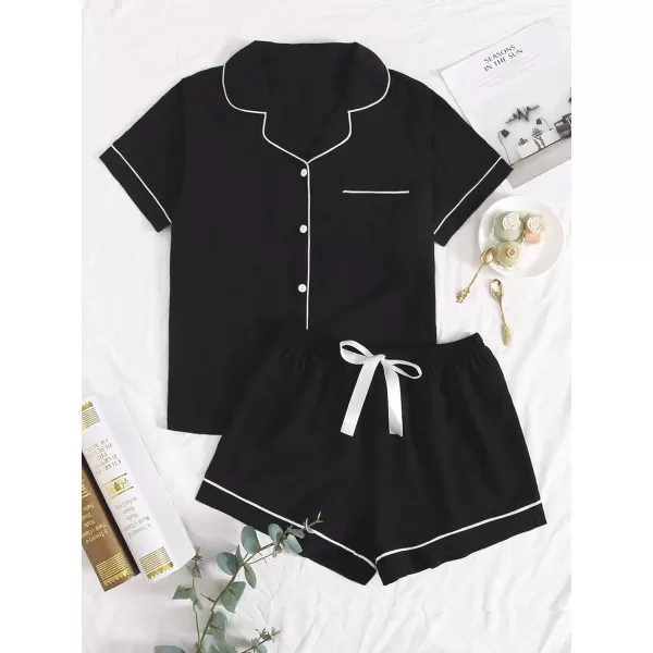 WDIRARA Women's Cute Cartoon Print Closed Eyes Print Tee and Shorts Pajama Set