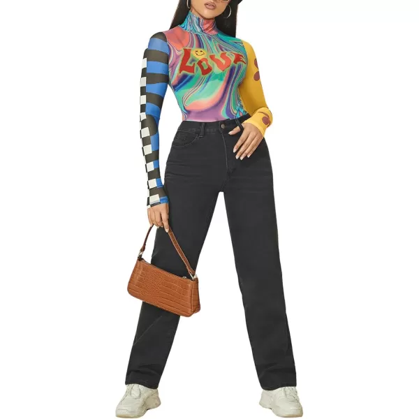 WDIRARA Women's Newspaper Print Tee Long Sleeve Round Neck Letter Print Slim Top