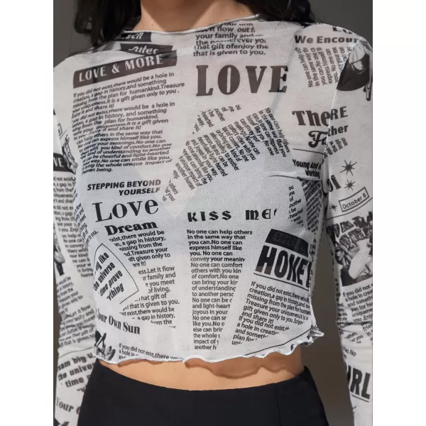 WDIRARA Women's Newspaper Print Tee Long Sleeve Round Neck Letter Print Slim Top