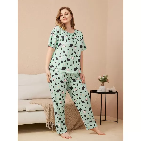 WDIRARA Women's Plus Size 2 Piece Sleepwear Cow Print Short Sleeve Top and Pants Pj Set