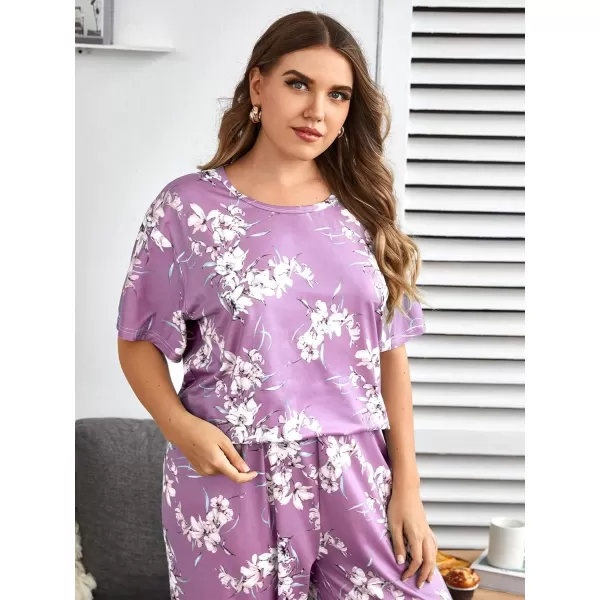 WDIRARA Women's Plus Size 2 Piece Sleepwear Floral Short Sleeve Top and Pants Pajama Set