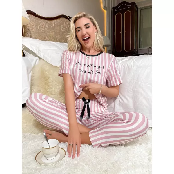 WDIRARA Women's Sleepwear 2 Piece Pajamas Heart Print Short Sleeve Tee and Pants Lounge Set