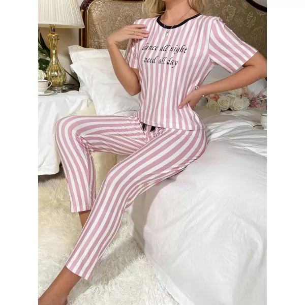 WDIRARA Women's Sleepwear 2 Piece Pajamas Heart Print Short Sleeve Tee and Pants Lounge Set