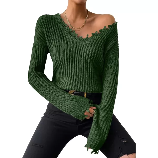 WDIRARA Women's Two Tone V Neck Ripped Sweater Long Sleeve Colorblock Knit Tops