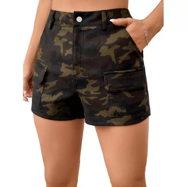 WDIRARA Women's Camo Print Button Pocket Crop Shorts Zipper Fly Straight Leg Shorts