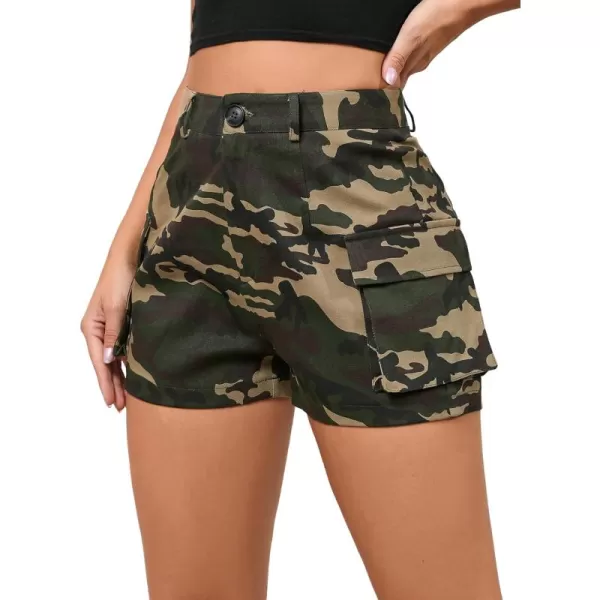 WDIRARA Women's Camo Print Button Pocket Crop Shorts Zipper Fly Straight Leg Shorts
